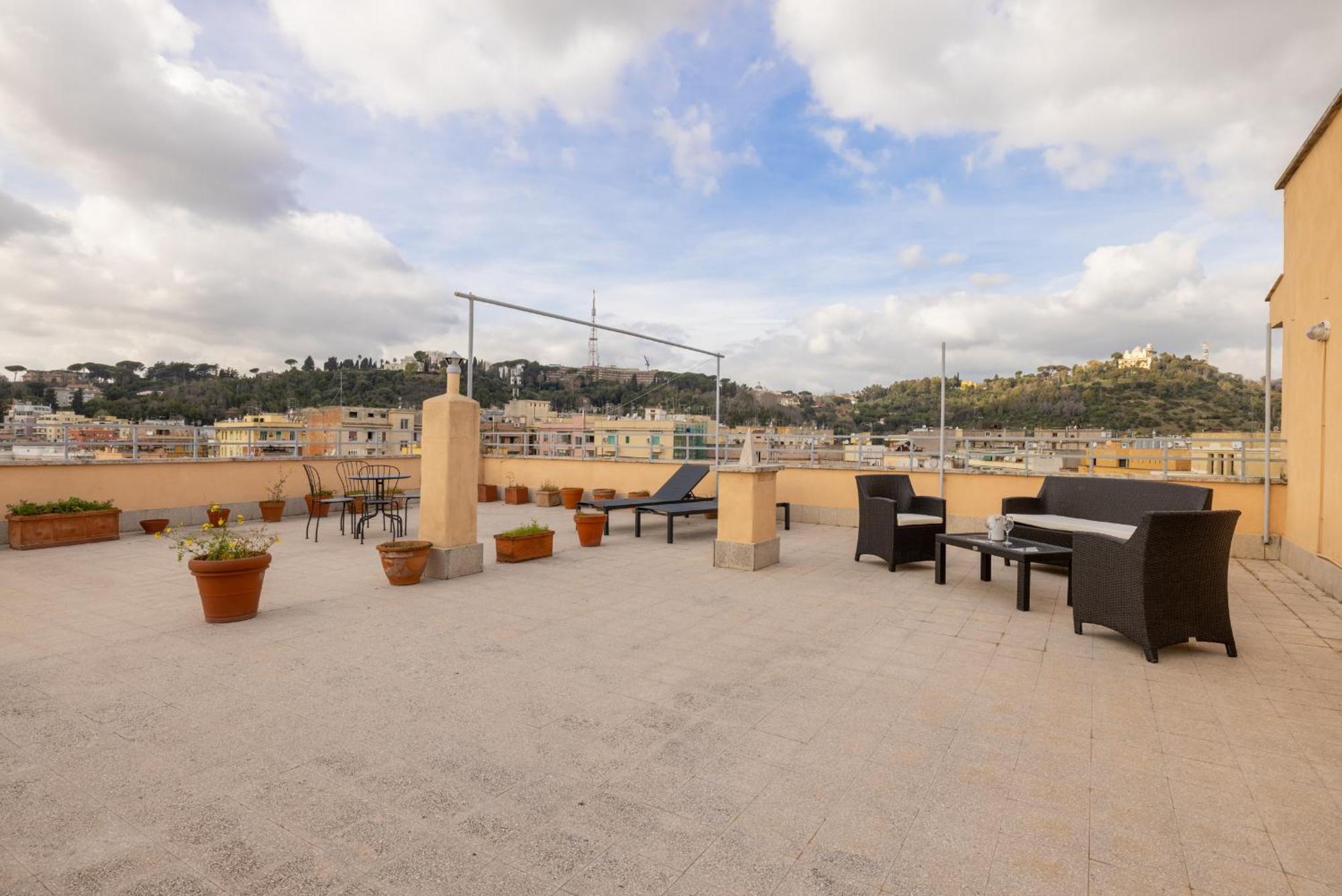Top Floor Apt With Rooftop Terrace Near St. Peter Roma Dış mekan fotoğraf