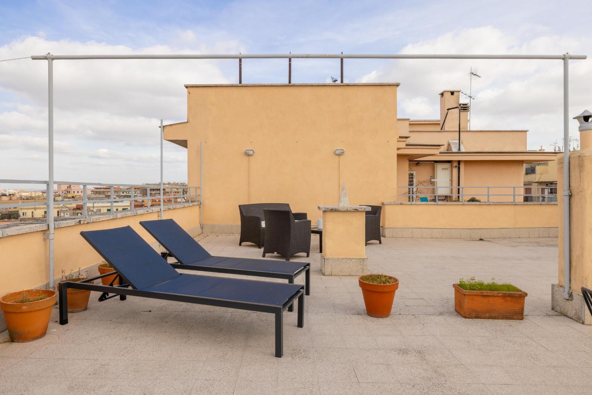 Top Floor Apt With Rooftop Terrace Near St. Peter Roma Dış mekan fotoğraf