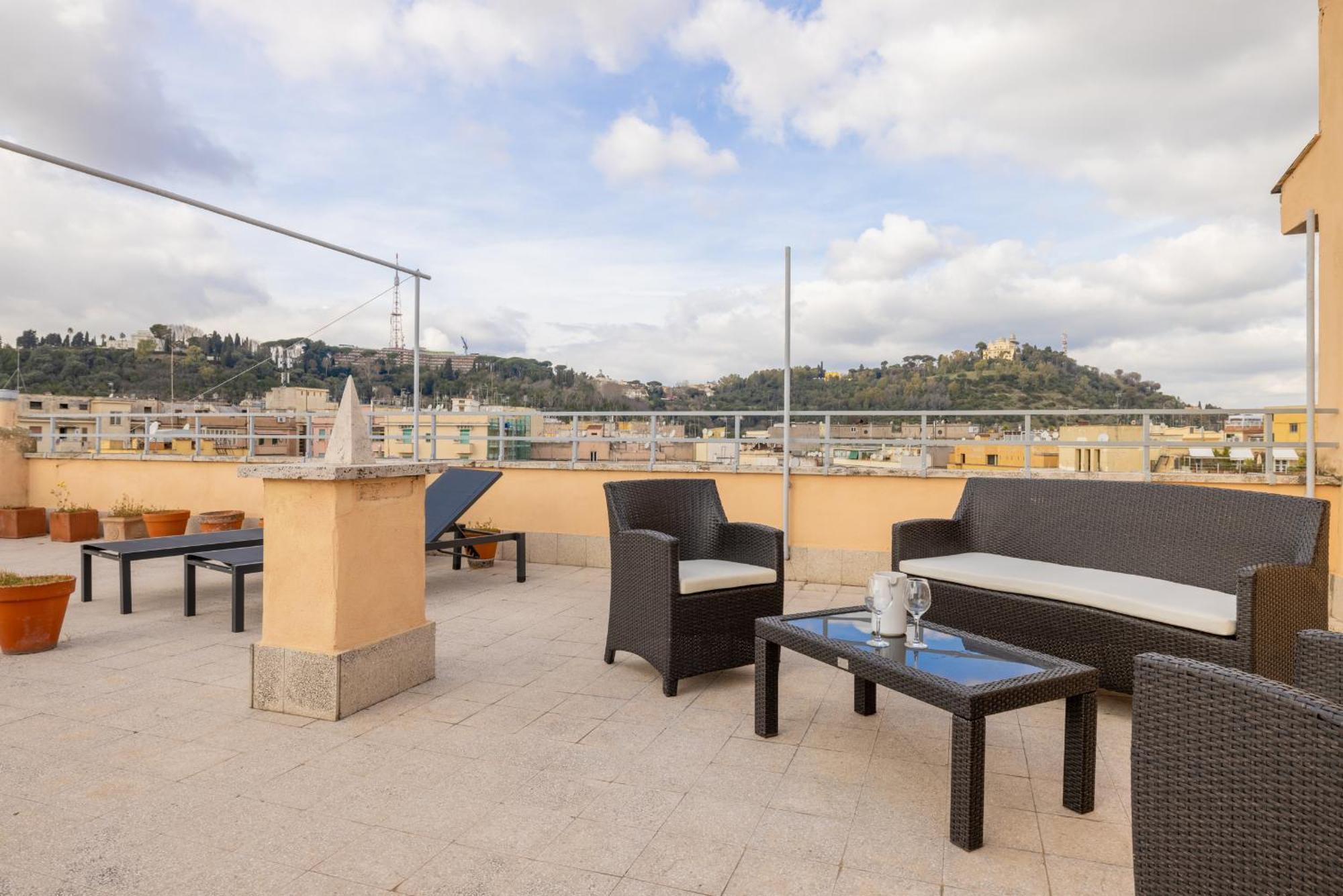 Top Floor Apt With Rooftop Terrace Near St. Peter Roma Dış mekan fotoğraf