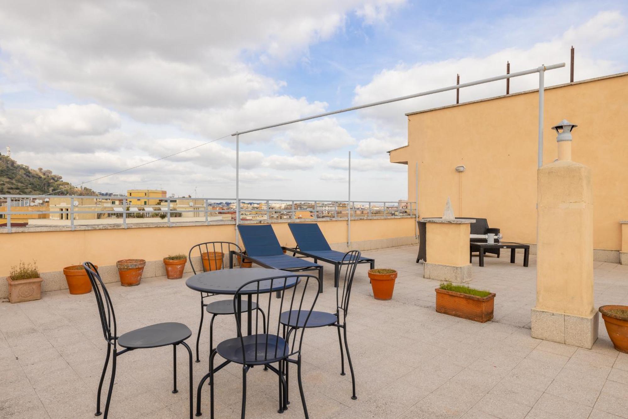 Top Floor Apt With Rooftop Terrace Near St. Peter Roma Dış mekan fotoğraf