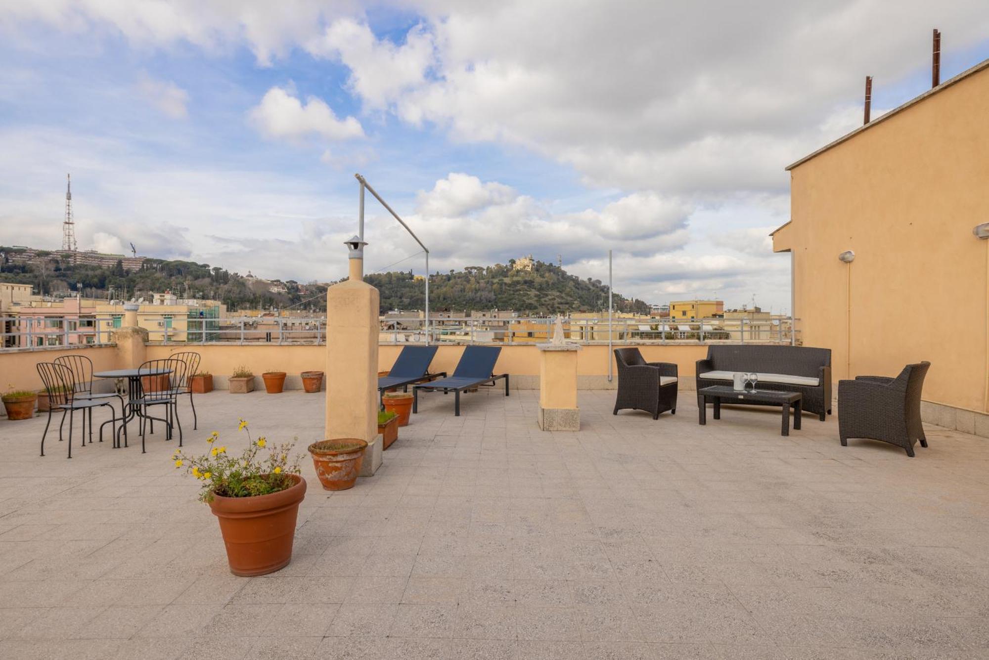 Top Floor Apt With Rooftop Terrace Near St. Peter Roma Dış mekan fotoğraf